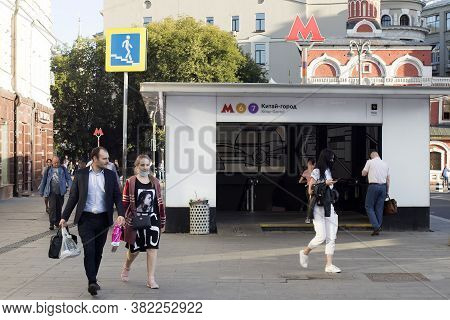 Moscow, Russia - 20.08.2020, People Leave The Kitay-gorod Metro Station In The Evening.
