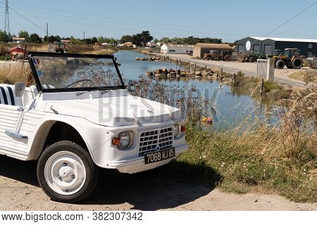 Noirmoutier , Vendée / France - 08 16 2020 : Citroen Mehari Car White Old Vintage Beach Convertible 