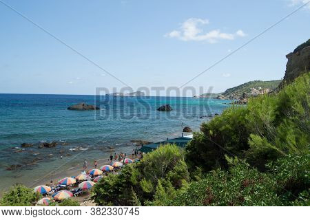 Aigues Blanques, Santa Eulalia Des Riu, Ibiza, España: 2015 14 June: Beautiful Day In The Beach In A