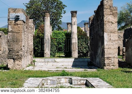 Ruins Of An Ancient Roman House In Pompeii Destroyed By The Eruption Of Vesuvius In 79 Bc, Italy