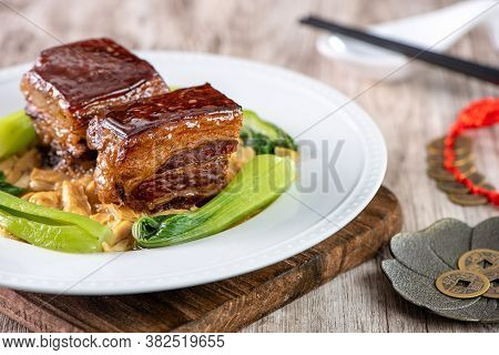 Dong Po Rou (dongpo Pork Meat) In A Beautiful Blue Plate With Green Broccoli Vegetable, Traditional