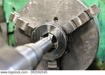 Tapping On A Lathe, The Tap Cuts The Hole By Applying Pressure From The Tailstock
