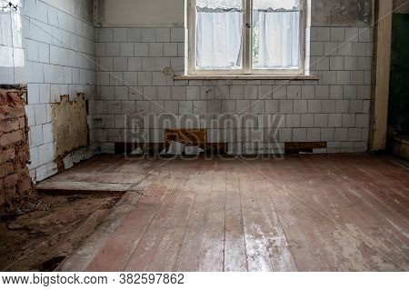 Poor Condition House. Reconstruction, Renovation And Re-planning