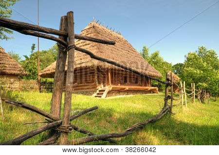 Vecchia casa di legno