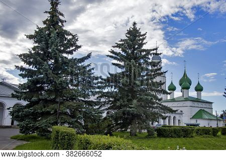 Poshekhonye, Yaroslavl Region Russia - 3 August, 2020, View Of Poshekhonye With Trinity (troitskaya 