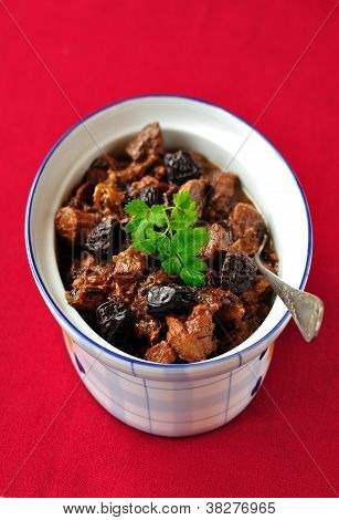 Maiale, prugne e ragù di porto