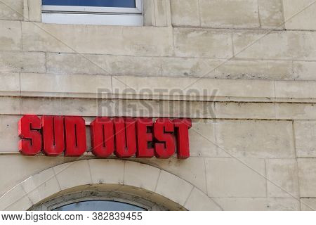 Bordeaux , Aquitaine / France - 08 25 2020 : Sud Ouest Logo And Text Sign Of French Newspaper Region