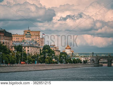 Beautiful Views Of Moscow. Moscow Frunzenskaya Embankment, An Old Buildings Of Soviet Architecture.