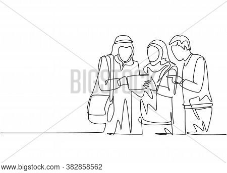 Single Continuous Line Drawing Of Young Male And Female Muslim Worker Discussing Marketing Strategy 