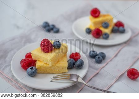 Sweet Home Made Vanilla Pudding Pie With Berries