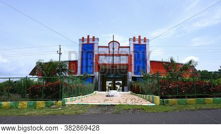 Kalaburagi, Karnataka/india-august 28.2020: Front View Of City Bus Stand Building Isolated In Gulbar