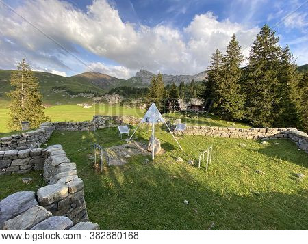Älggialp - The Geometric Centre Of The Switzerland (aelggialp - Geografischer Mittelpunkt Der Schwei
