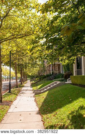 Pittsburgh, Pennsylvania, Usa 8/29/20 The Sidewalk On A Tree Lined Street In The Summerset Neighborh