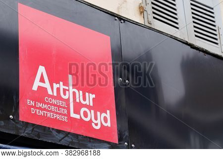 Bordeaux , Aquitaine / France - 08 25 2020 : Arthur Loyd Logo Sign Of Business Real Estate Consultin