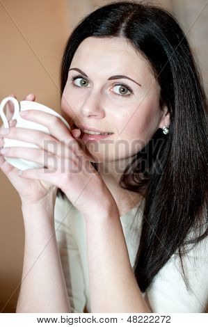 Té y hermosa chica