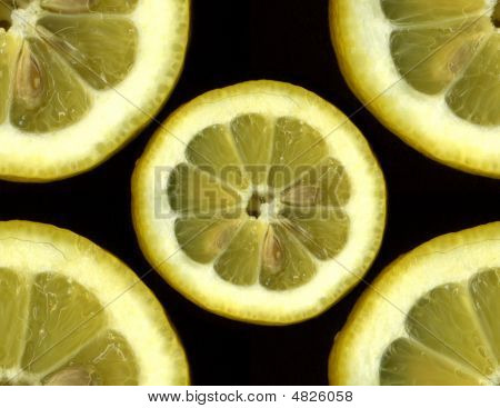 Plátek citronu.