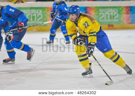 INNSBRUCK, Østrig - 20 januar Johanna Eidenstein (Sverige) og hendes team slog Kazachstan 11:0 i den