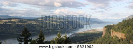 Panorama van de UPR's Columbia Gorge.