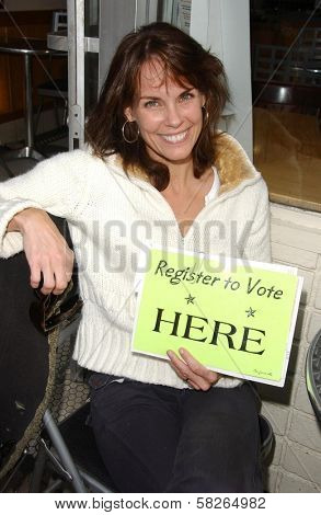 Alexandra Paul onsite signing people up for Voter Registration, where she is every Wednesday night. Stan's Doughnuts, Westwood, CA. 04-11-07