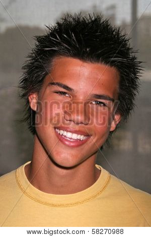 Taylor Lautner at the Launch of Kwel Magazine. Gibson Baldwin Showroom, Beverly Hills, CA. 04-14-07