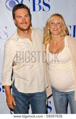 Oliver Hudson and Erinn Bartlett at the TCA 2007 CBS Summer Press Tour. Beverly Hilton Hotel, Beverly Hills, CA. 07-19-07