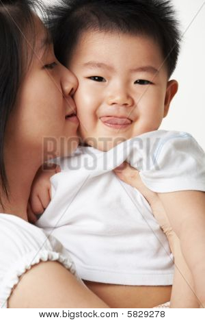 Madre baciare suo figlio