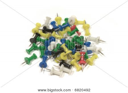 Kleur office push pins geïsoleerd op wit