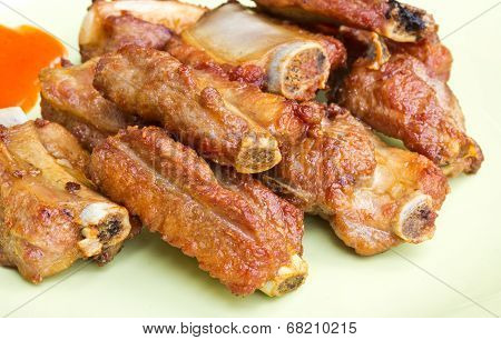 Fried Spareribs And Chili Sauce With Garlic Pepper