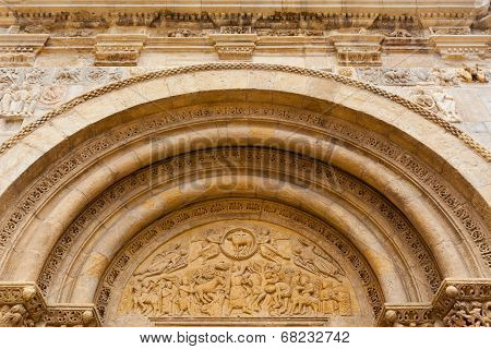 Fine Romanesque  Archivolts And Tympanum In San Isidoro Leon