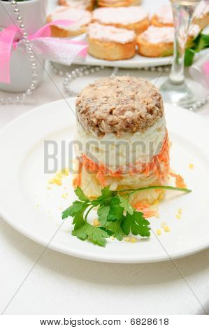 Lagdelte vegetabilske salat