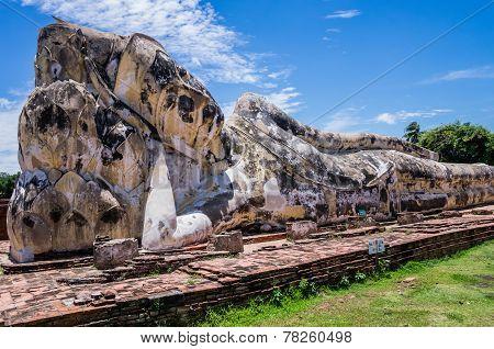 Impressive Buddha Statue in Wat Lokaya Sutha Temple, Thailand