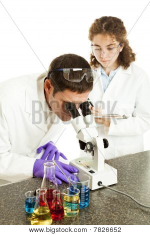 Cientistas que trabalham