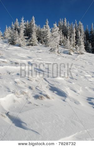 Winter-Schnee-Hügel