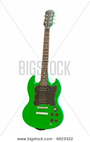 Gitarre auf dem weißen Hintergrund grün