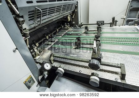 modern sheetfed offset printing machine 
