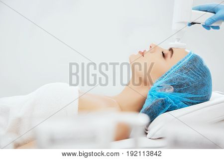 Model Lying On Procedure Of Brossage