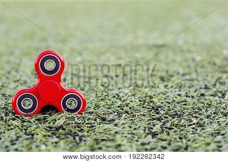 the popular red spinner gadget in 2017 of the soccer (football) artificial field