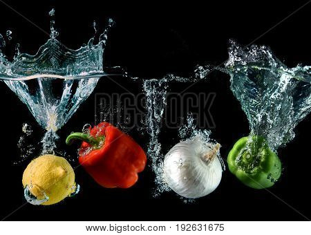Splash Water With Droping Bell Pepper ,lemon And Onion