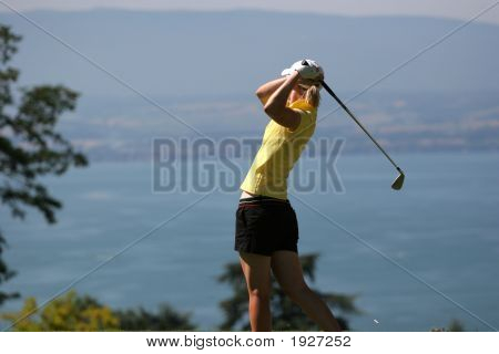 Lady Golf Swing přes Ženevské jezero