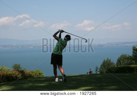 Lady Golf Swing přes Ženevské jezero