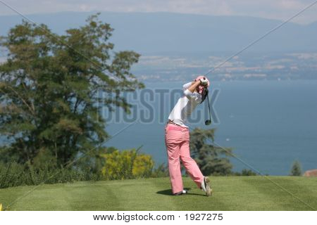 Lady Golf Swing přes Ženevské jezero