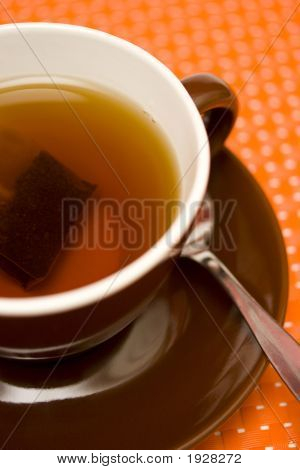 Tè con tazza e piattino