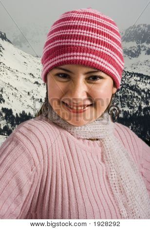 Ragazza con cappello e sciarpa