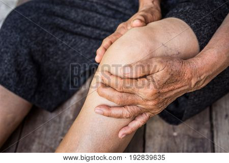 legs older person, Knee Pain, elder osteoarthritis