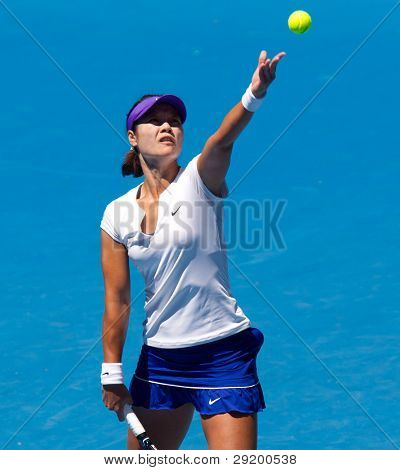 MELBOURNE - Joulukuu: Li Na Kiinan hänen ensimmäisen kierroksen voitto yli Kaenia Pervak 2012 Austral
