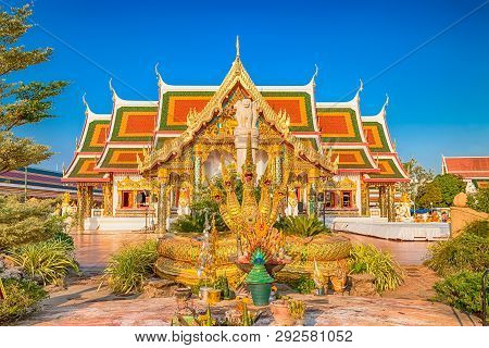 Sakon Nakhon, Thailand-april 16, 2018 : Wat Pratat Choeng Chum.  The Landmark Of Sakon Nakhon Provin