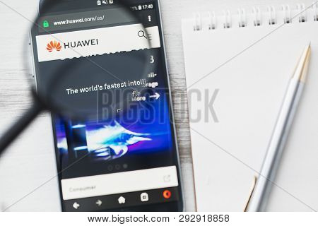 Los Angeles, California, Usa - 3 April 2019: Huawei Technologies Company Official Website Homepage U