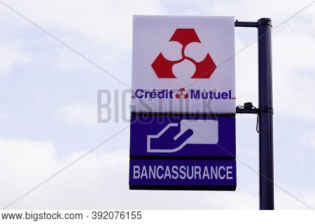 Bordeaux , Aquitaine / France - 10 20 2020 : Credit Mutuel Bancassurance Logo Agency And Text Sign F
