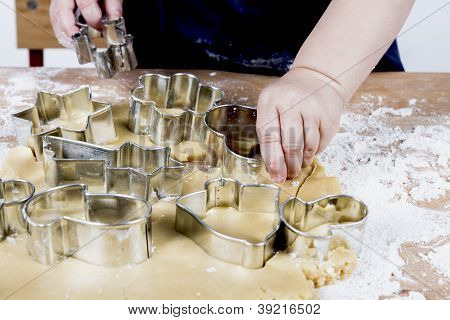die Cookies auf Schreibtisch aus Holz