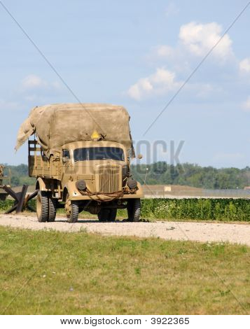 Militärlastwagen